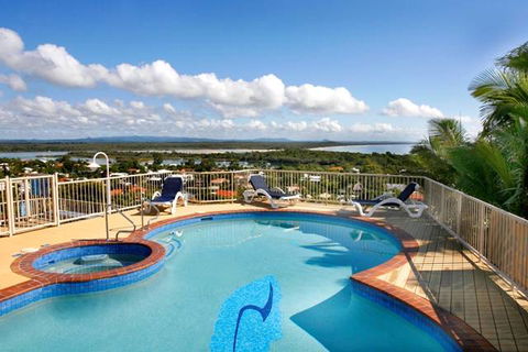 Noosa Crest Resort - VIC Tourism 0