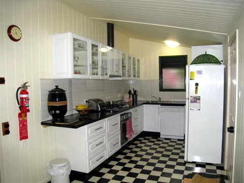Pitstop Lodge Guesthouse - VIC Tourism 2