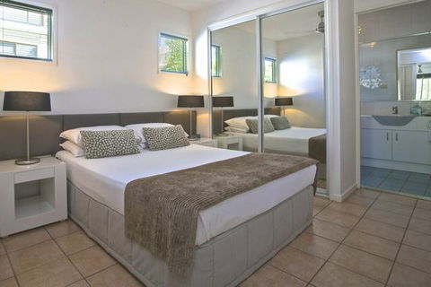 Port Douglas Apartments - VIC Tourism 0