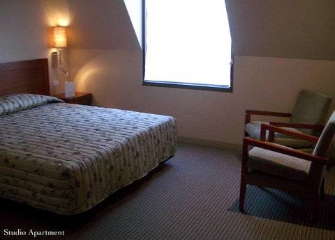 Quality Hotel Batman's Hill On Collins - VIC Tourism 5