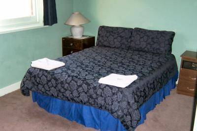 Reid's Guest House - VIC Tourism 1