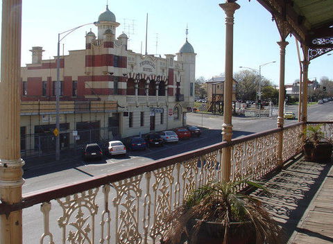 Reid's Guest House - VIC Tourism 3