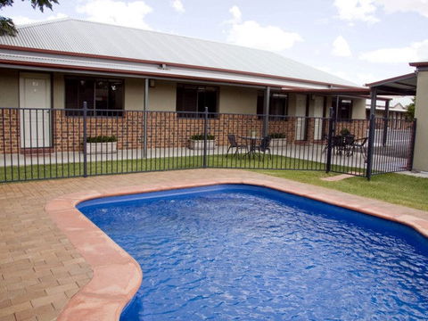 Saltbush Motor Inn - VIC Tourism 1