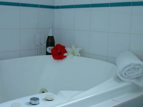 Sapphire Waters Motor Inn - VIC Tourism 4