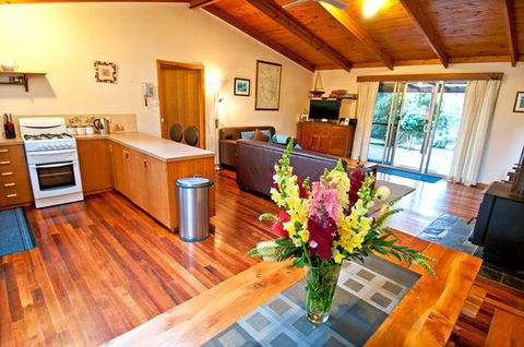 Seaview Retreat - VIC Tourism 1