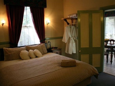 Secrets Hideaway - VIC Tourism 0