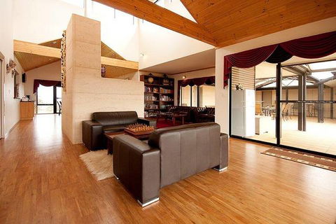 Sensational Heights Bed & Breakfast - VIC Tourism 4