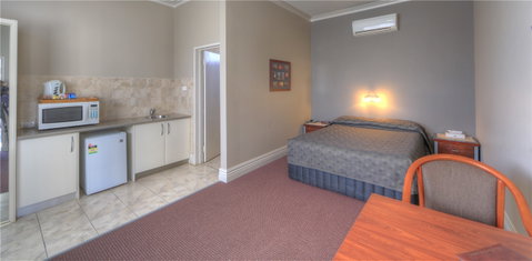 Silver Haven Motor Inn - VIC Tourism 8