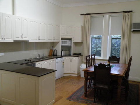 Smith Street Villa (Naracoorte Cottages) - VIC Tourism 1