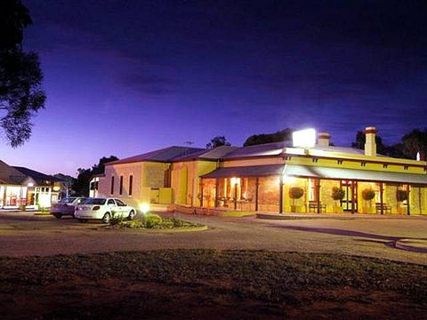 Standpipe Golf Motor Inn - VIC Tourism 1