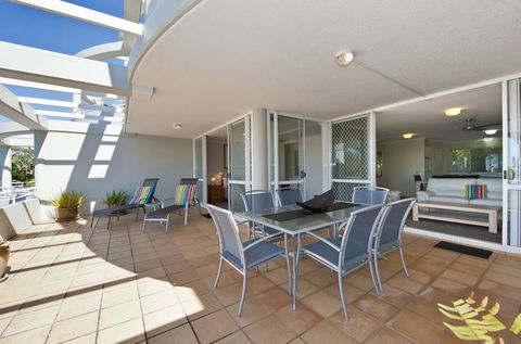 Sundancer Holiday Apartments - VIC Tourism 0