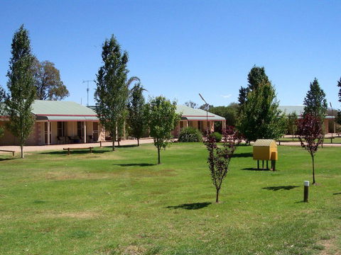 Narrandera Caravan Park - VIC Tourism 1