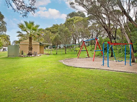 Acclaim Pine Grove Holiday Park - VIC Tourism 9
