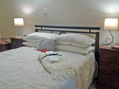 Bromeliad Bed And Breakfast - VIC Tourism 7