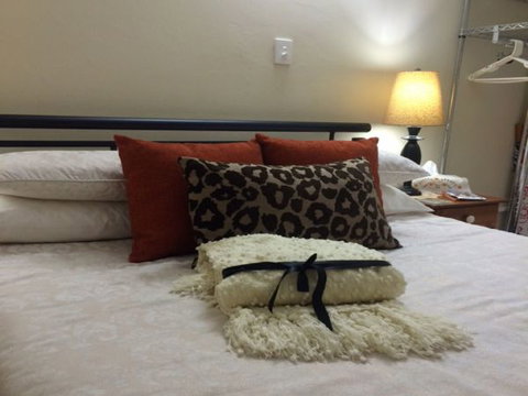 Bromeliad Bed And Breakfast - VIC Tourism 10