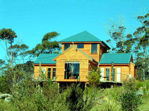 The Tree House - VIC Tourism 0