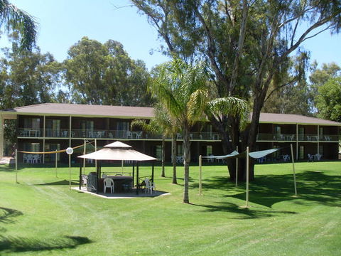 Tocumwal Golf Resort - VIC Tourism 0
