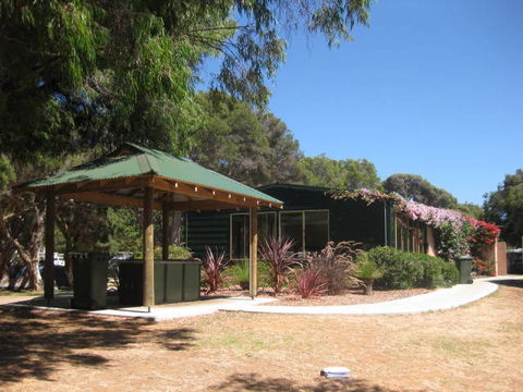 Turner Caravan Park - VIC Tourism 0