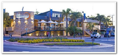Waikerie Hotel Motel - VIC Tourism 3