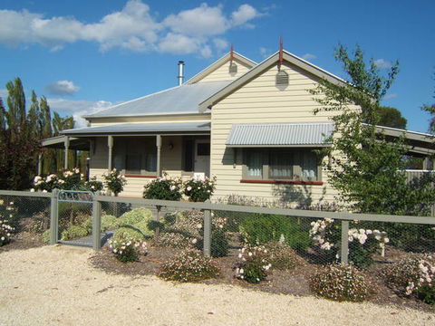 Willowbrook Cottages B&Bs - VIC Tourism 0