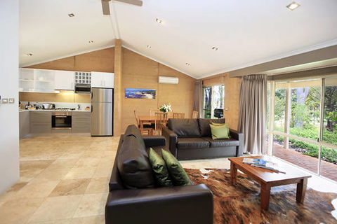 Eight Willows Retreat - VIC Tourism 4