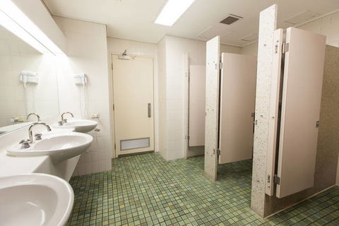 Y Hotel Hyde Park - VIC Tourism 1