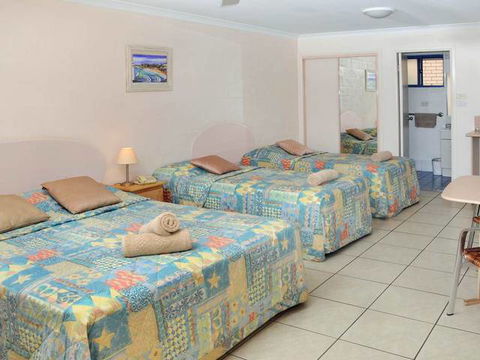 Yamba Twin Pines Motel - VIC Tourism 7