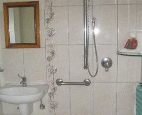 Bromeliad Bed And Breakfast - VIC Tourism 1