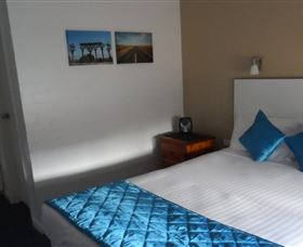Bidgee Motor Inn - VIC Tourism 0