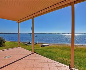Mannering Park NSW VIC Tourism