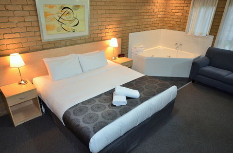 Tropicana Motor Inn - VIC Tourism 3