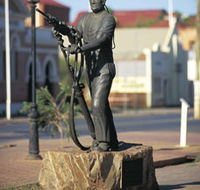 Miners Monument - VIC Tourism