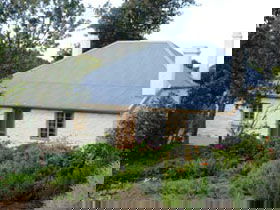 Dingley Dell Cottage - VIC Tourism 0