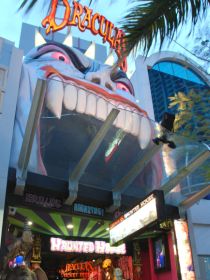 Draculas Haunted House - VIC Tourism 0