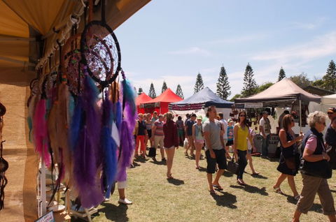 Broadbeach Beachfront Markets - VIC Tourism 2