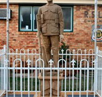 Soldier Statue Memorial Chinchilla - VIC Tourism