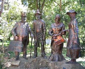 Dad, Dave, Mum And Mabel - VIC Tourism 1