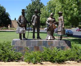 Dad, Dave, Mum And Mabel - VIC Tourism 2
