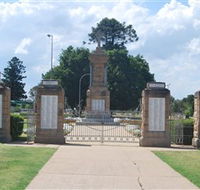 Warwick War Memorial and Gates - VIC Tourism