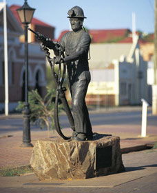 Miners Monument - VIC Tourism 0