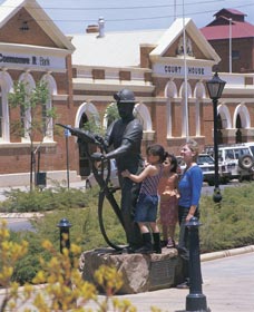Miners Monument - VIC Tourism 1