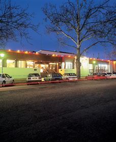 Narrandera Ex-Serviceman Club - VIC Tourism 0