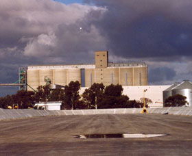 Co-operative Bulk Handling (CBH) Wheat Storage And Transfer Depot - VIC Tourism 1