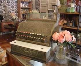 Peachtree Antiques - VIC Tourism 8