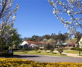 Hunter Valley Gardens Shopping Village - VIC Tourism 0