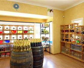 Hunter Valley Gardens Shopping Village - VIC Tourism 4