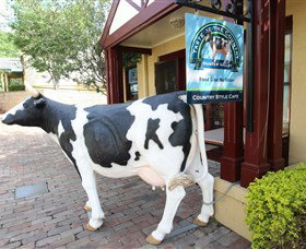 Hunter Valley Gardens Shopping Village - VIC Tourism 5