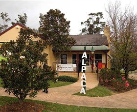 Australian Alpaca Barn - Hunter Valley Gardens - VIC Tourism 0