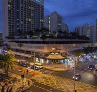 Piazza Surfers Paradise - VIC Tourism