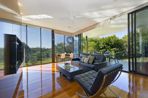 Glass On Glasshouse - VIC Tourism 9